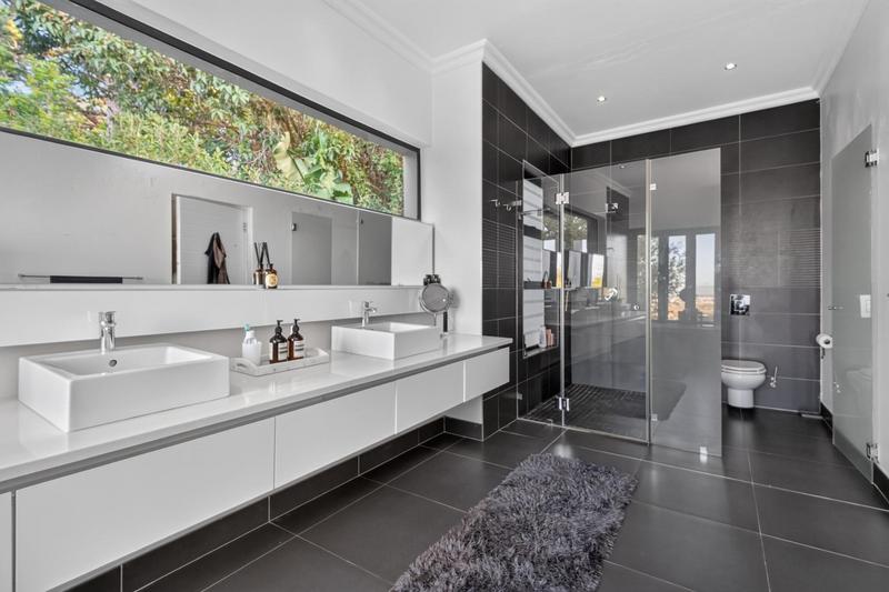 6 Bedroom Property for Sale in Constantia Upper Western Cape